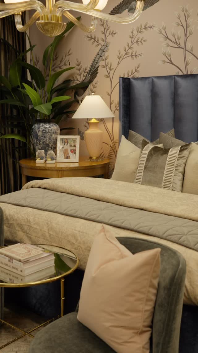 Every room needs something that makes you stop and take a second look. ✨Maybe it’s a vintage chest with a story, an incredible piece of art, or a fabulous light fixture you can’t stop thinking about. As @jory.gattis shares, incorporating one special piece gives a room personality and creates a natural conversation starter.The best rooms don’t reveal everything at once—they give you something to discover. 🤍
