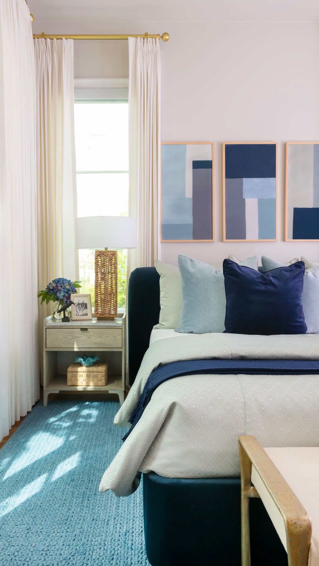 There’s something special about waking up in a room that feels this peaceful.The soft layers. The quiet palette. The feeling that nowhere else is calling your name quite yet.At this Texas lake house, IBB designer @jory.gattis created a guest retreat designed for slow mornings, afternoon naps, and the kind of rest that only comes when you’re surrounded by beauty.A reminder that thoughtful design isn’t just about how a space looks—it’s about how it makes you feel.